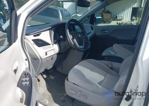 2015 Toyota Sienna Le 8 Passenger из США, поврежденный, VIN 5TDKK3DCXFS647083